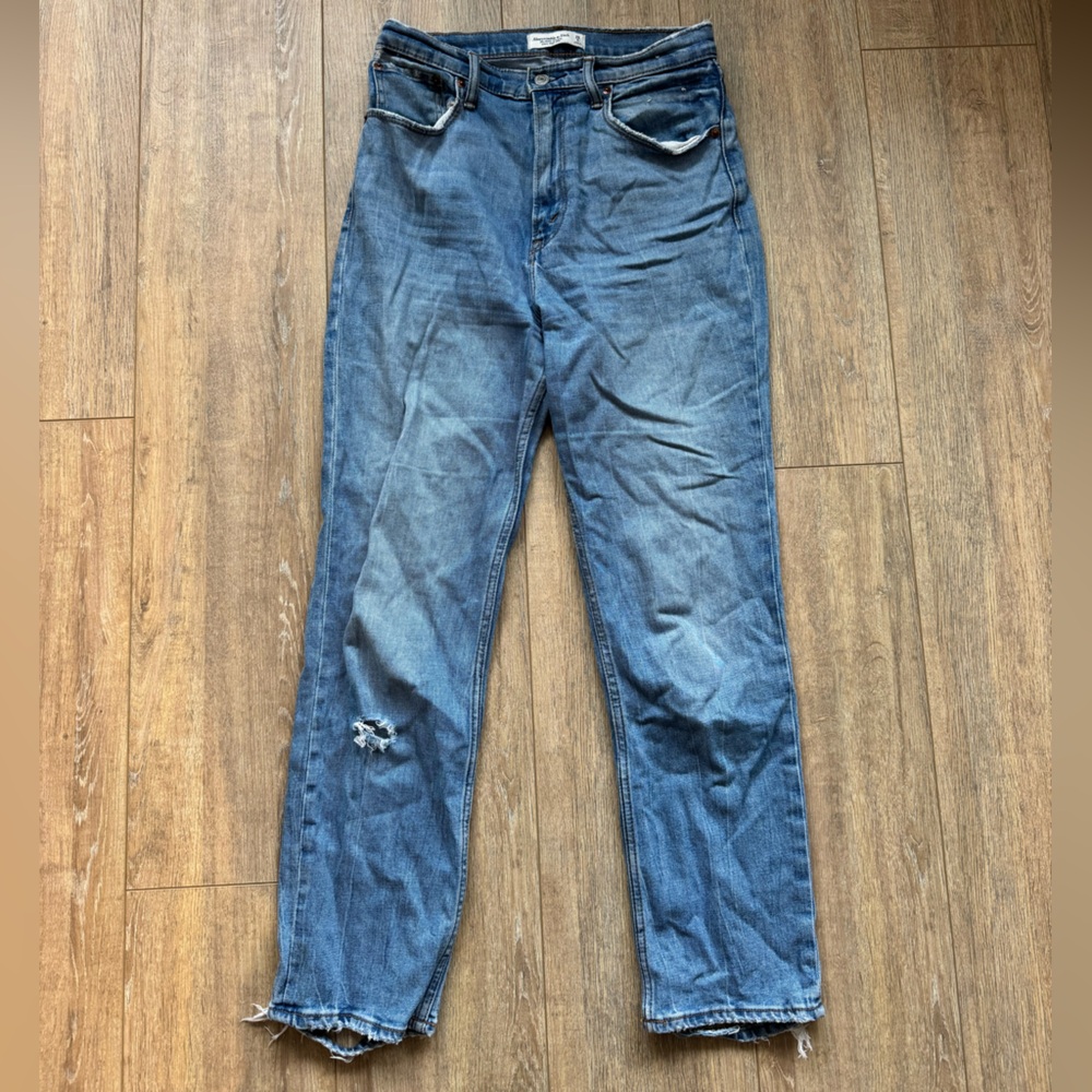 Abercrombie Ultra High Rise Ankle Straight Jean